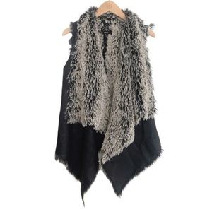 DOLCE CABO Vest Black Faux Fur